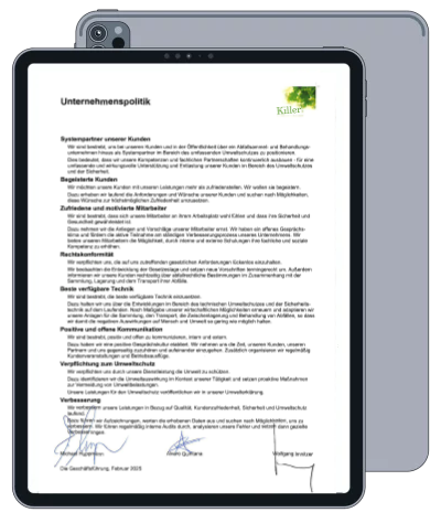 Tablet zeigt ein Dokument mit der Unternehmenspolitik der Killer GmbH & Co KG, unterzeichnet von den Geschäftsführern.